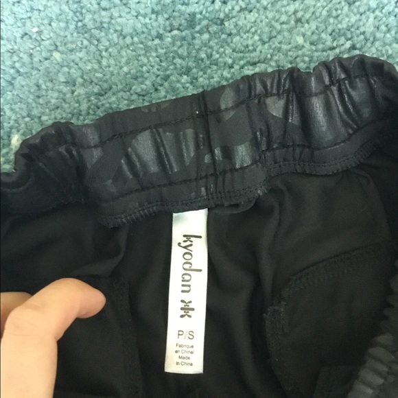 Camo textured joggers. - Picture 3 of 3